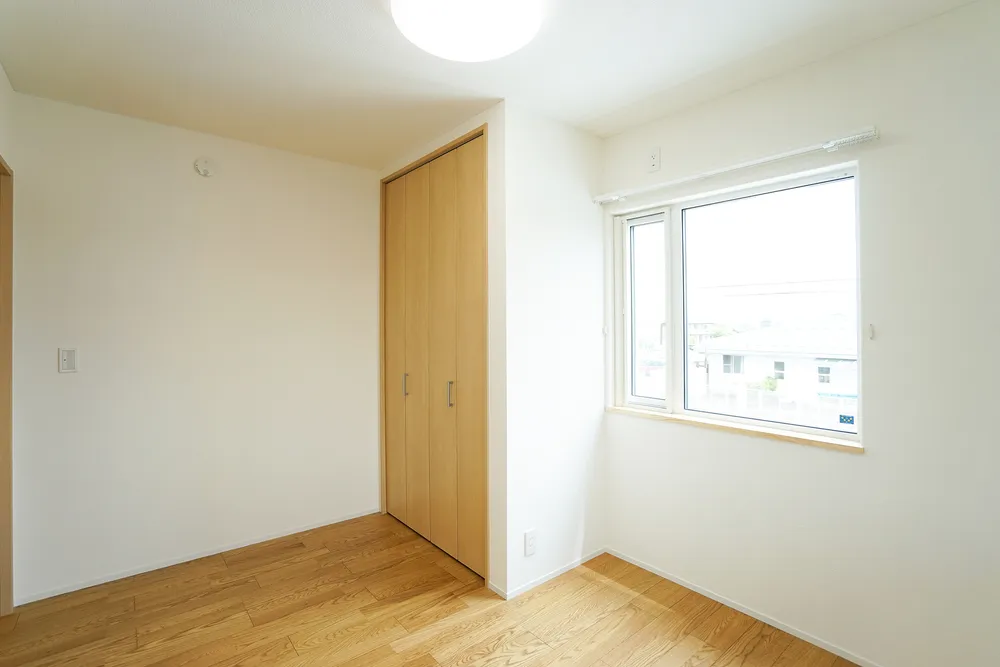 心地よいコントラストで未来を紡ぐ家