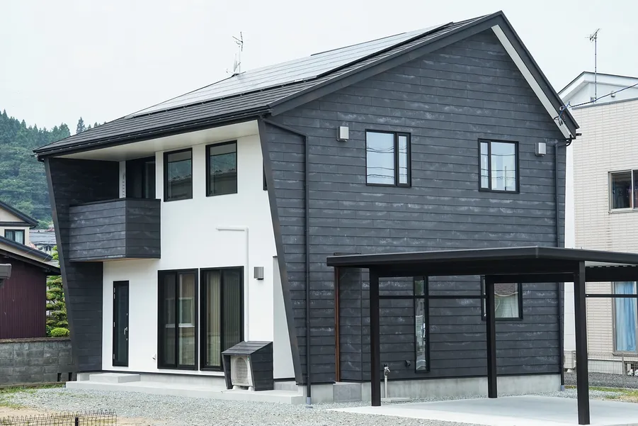 心地よいコントラストで未来を紡ぐ家