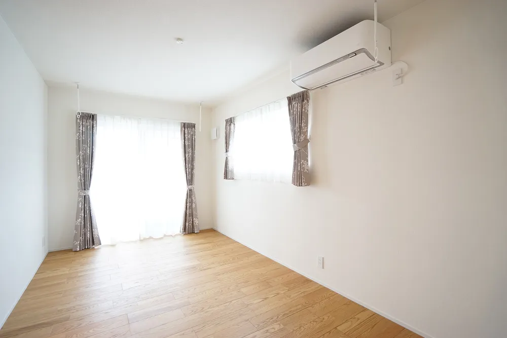 心地よいコントラストで未来を紡ぐ家