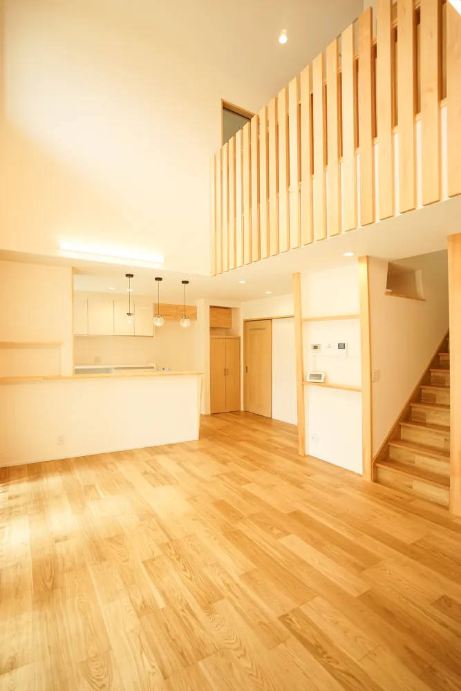 心地よいコントラストで未来を紡ぐ家