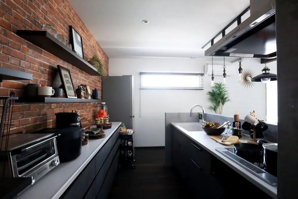 落ち着きとあたたかさが調和する、街に映える家