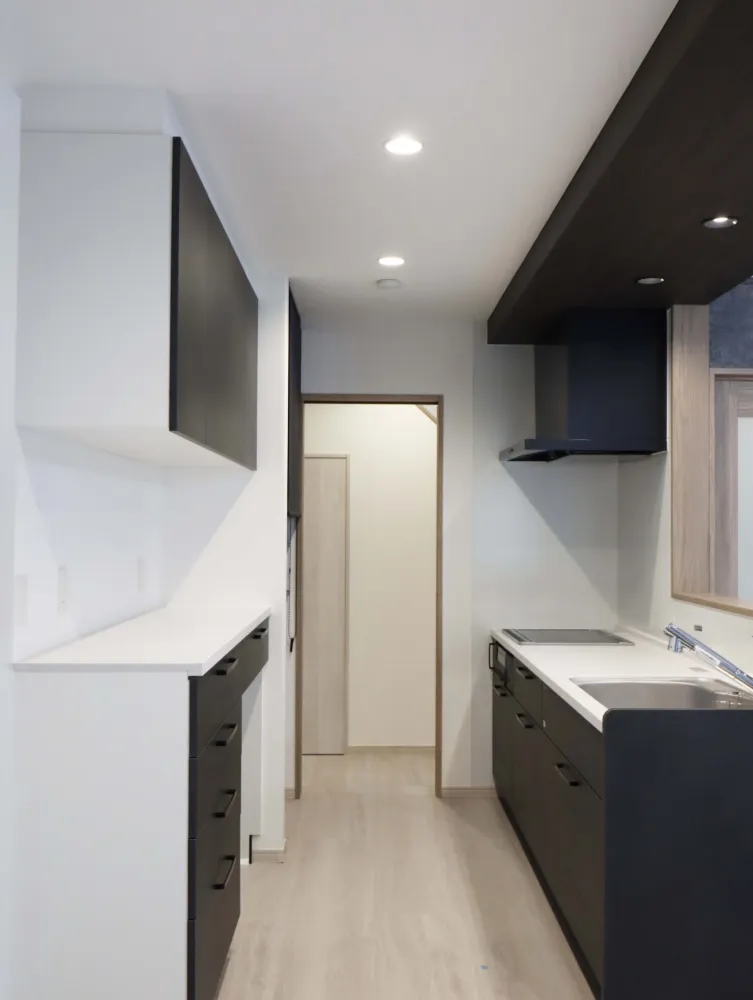 動線が心地よいモノトーンの住まい