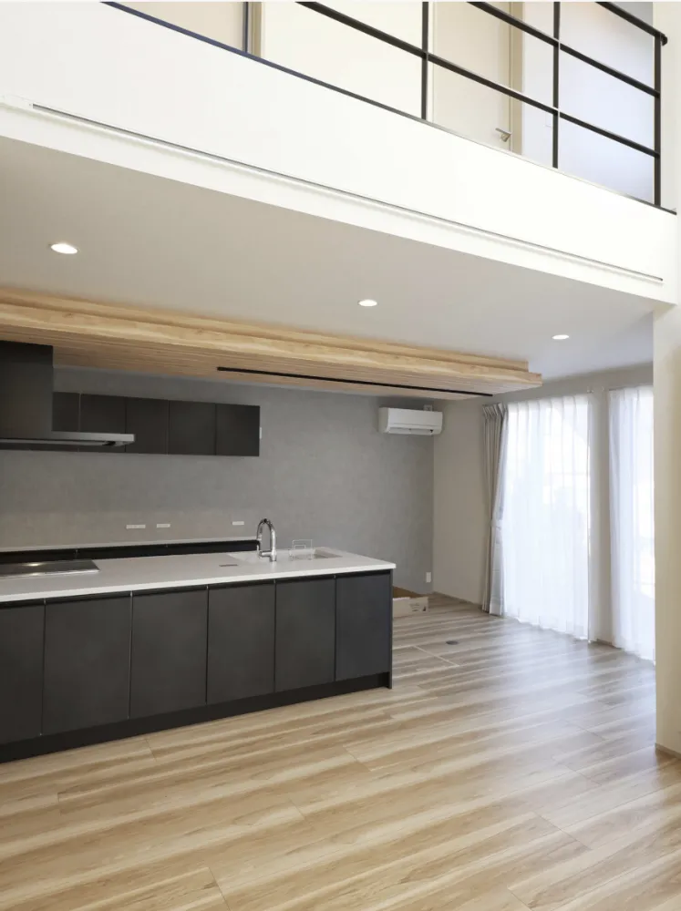 ブラックが映える、上質シックな住まい。