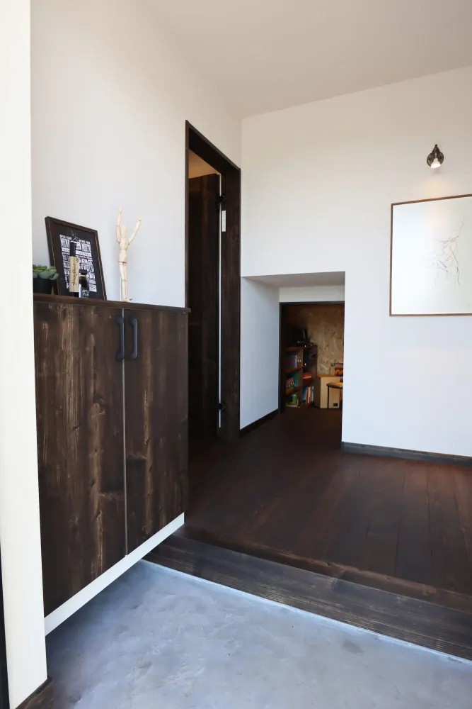 落ち着きとあたたかさが調和する、街に映える家