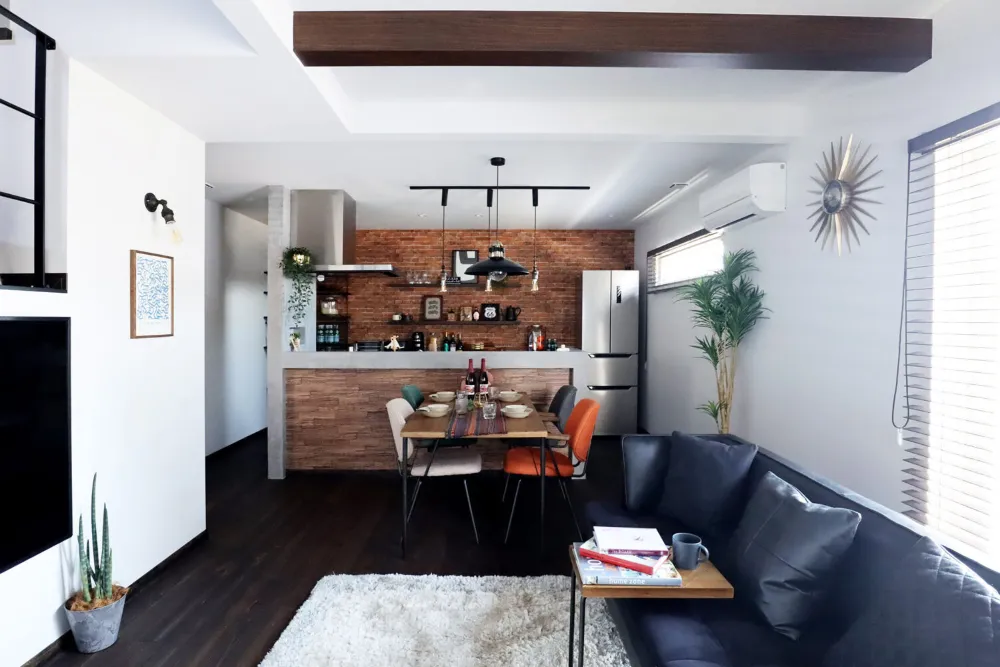 落ち着きとあたたかさが調和する、街に映える家