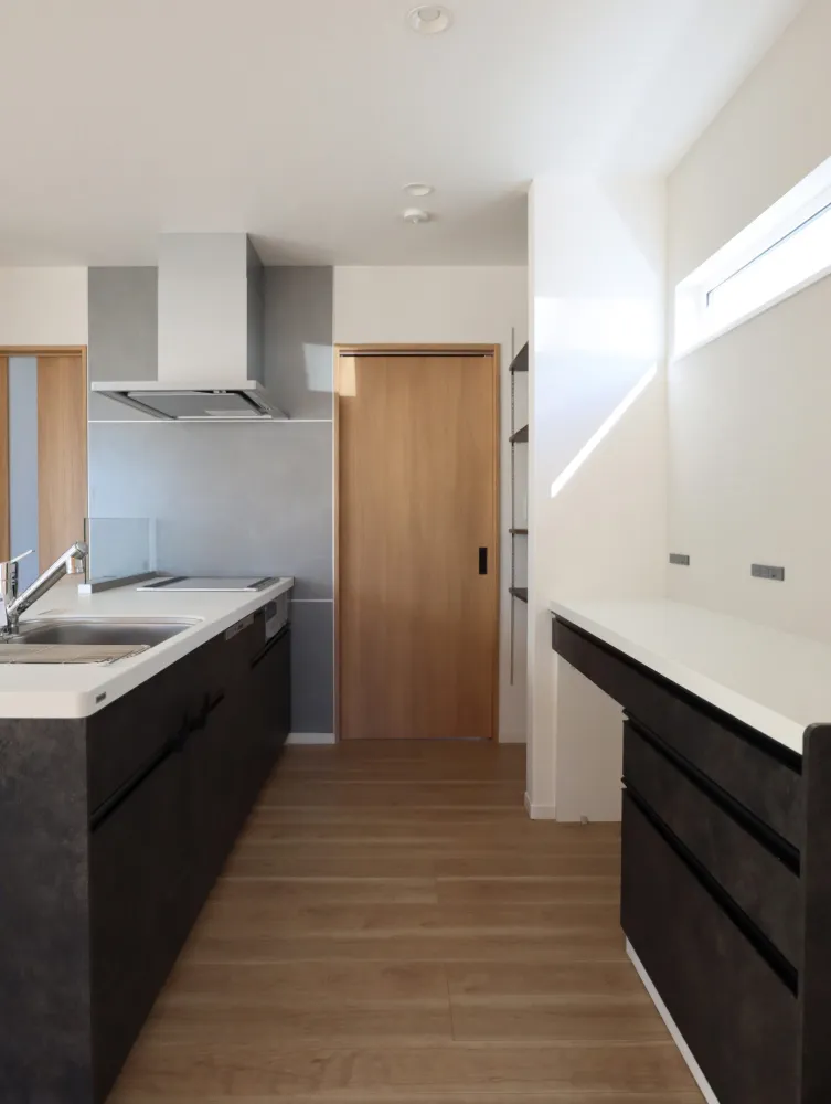 畳が映える、上質シックモダンの家