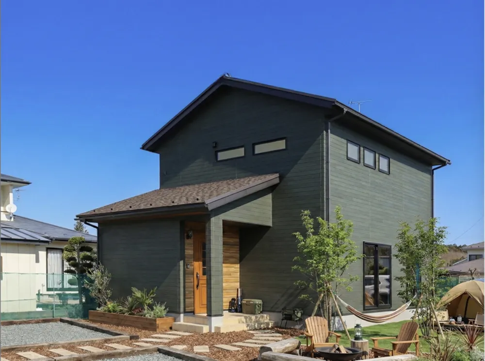 素材を楽しむ、ラフで心地よい木の家