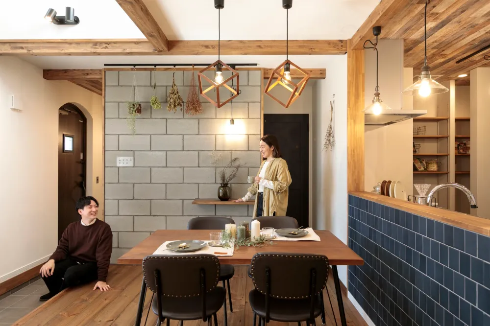 カフェのようにくつろげる、遊び心を添えたナチュラルな住まい