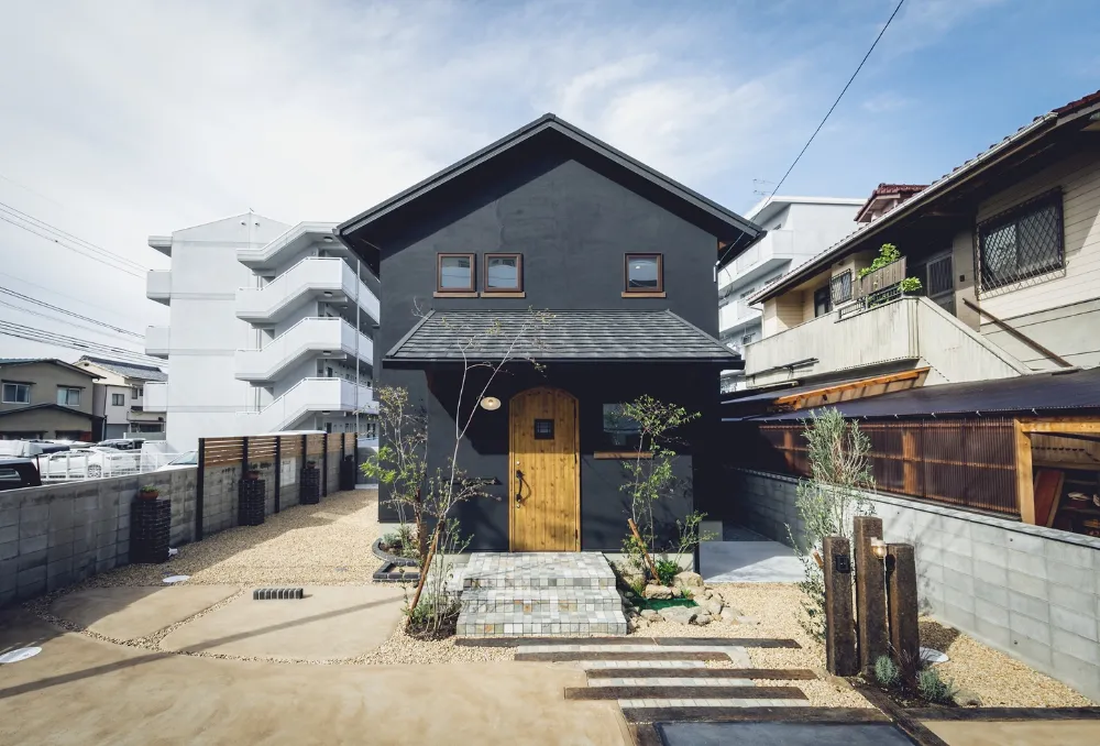 素材感が映える、ナチュラル×インダストリアルな住まい