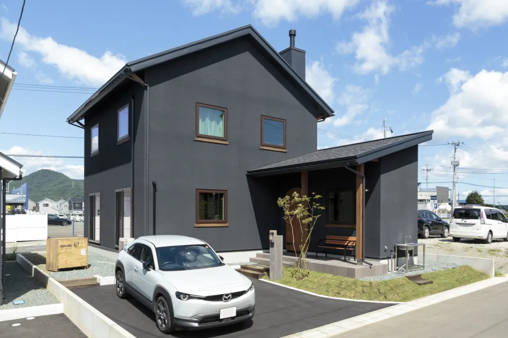 広いテラスと土間空間で、趣味を満喫する暮らし