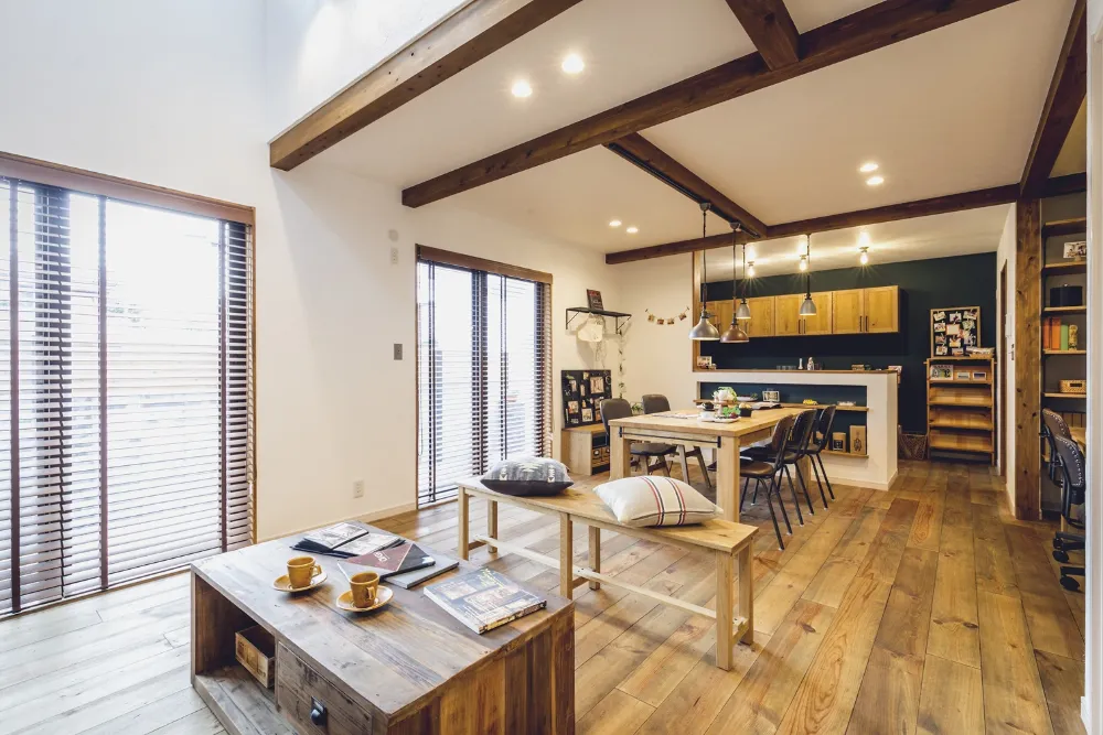 素材感が映える、ナチュラル×インダストリアルな住まい