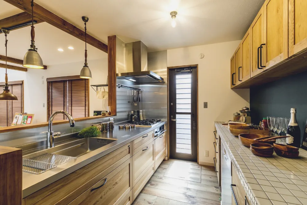 素材感が映える、ナチュラル×インダストリアルな住まい