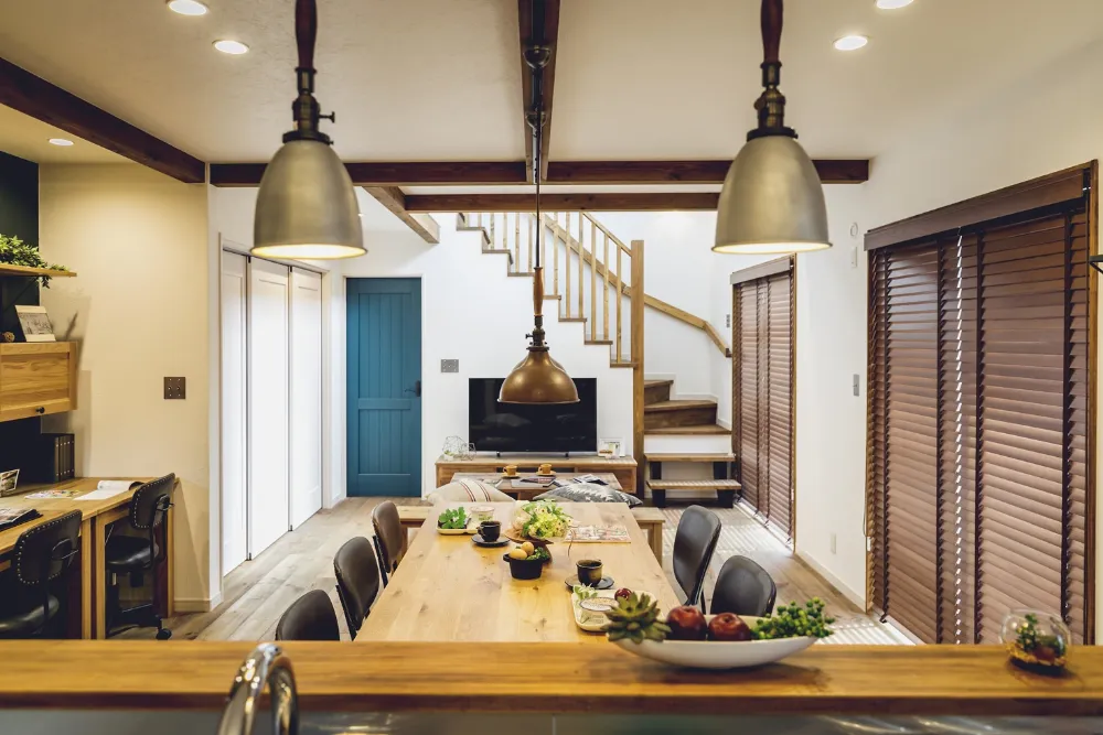 素材感が映える、ナチュラル×インダストリアルな住まい