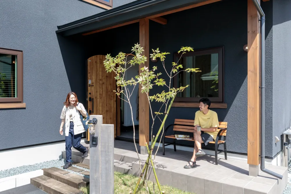 広いテラスと土間空間で、趣味を満喫する暮らし