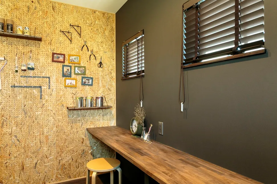 無骨で素朴、住む人の暮らしに合わせて育つ家