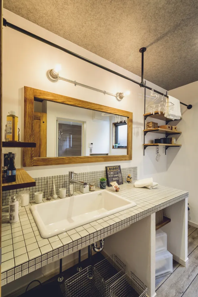 素材感が映える、ナチュラル×インダストリアルな住まい