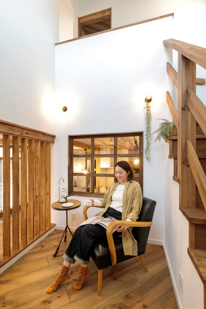 カフェのようにくつろげる、遊び心を添えたナチュラルな住まい