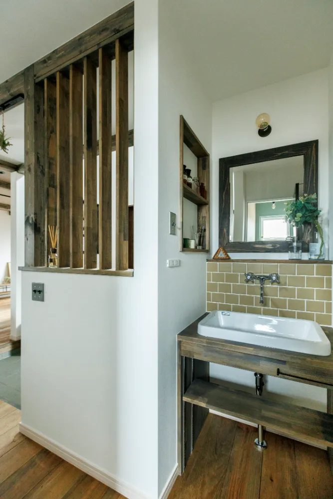 無垢の木のぬくもりが映える、味わい深い家