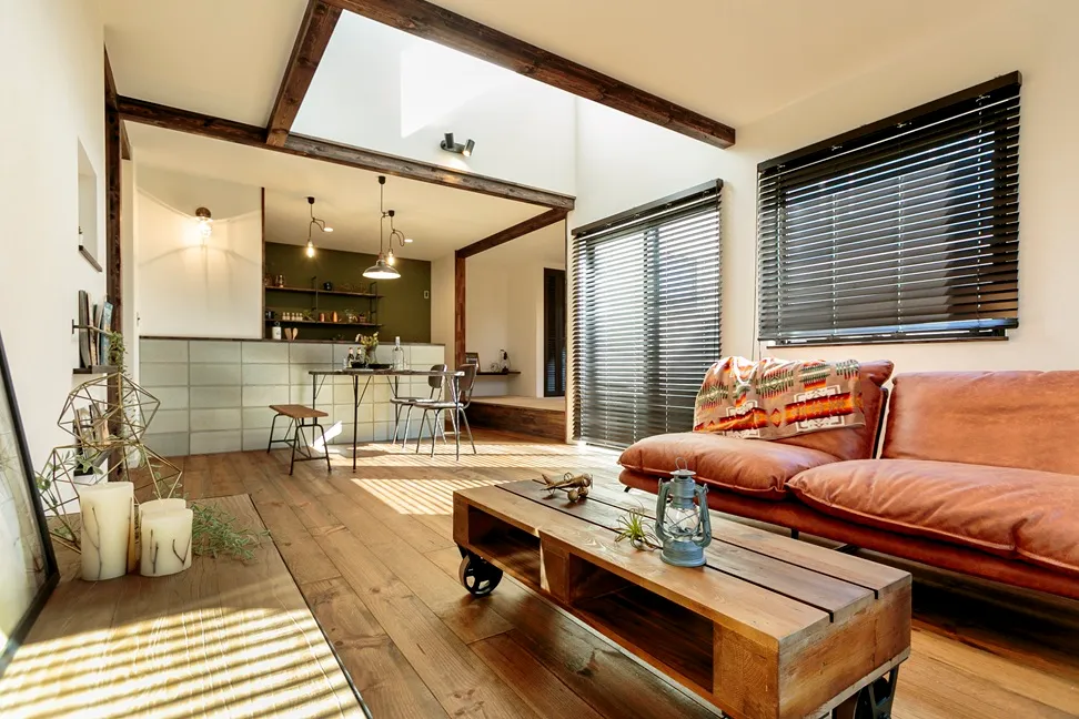 無骨で素朴、住む人の暮らしに合わせて育つ家