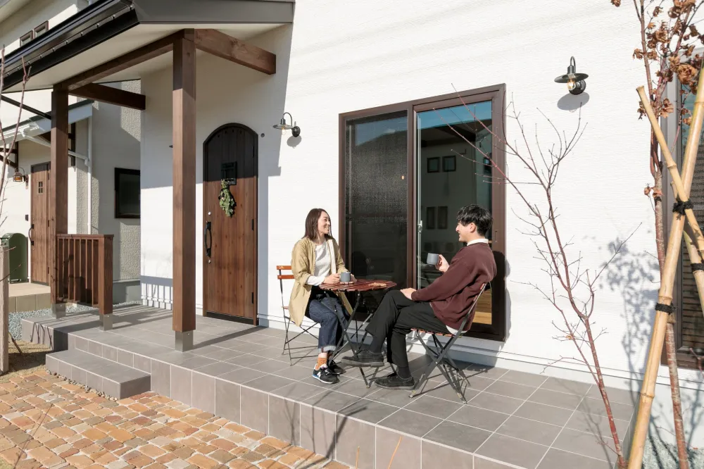 カフェのようにくつろげる、遊び心を添えたナチュラルな住まい