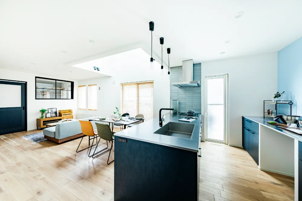 広々とした玄関土間のある家