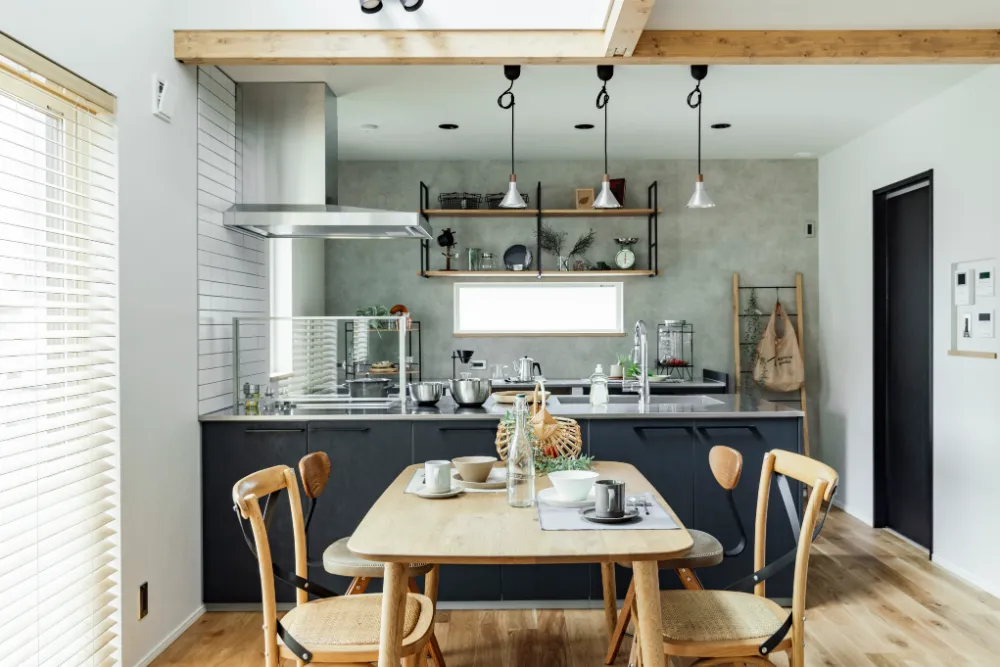 魅せるアウトドアギアと隠す生活感をしっかり分けて